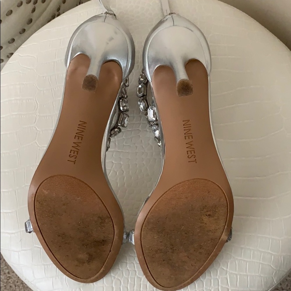 NINE WEST CRYSTAL SANDALS - Picture 4 of 5